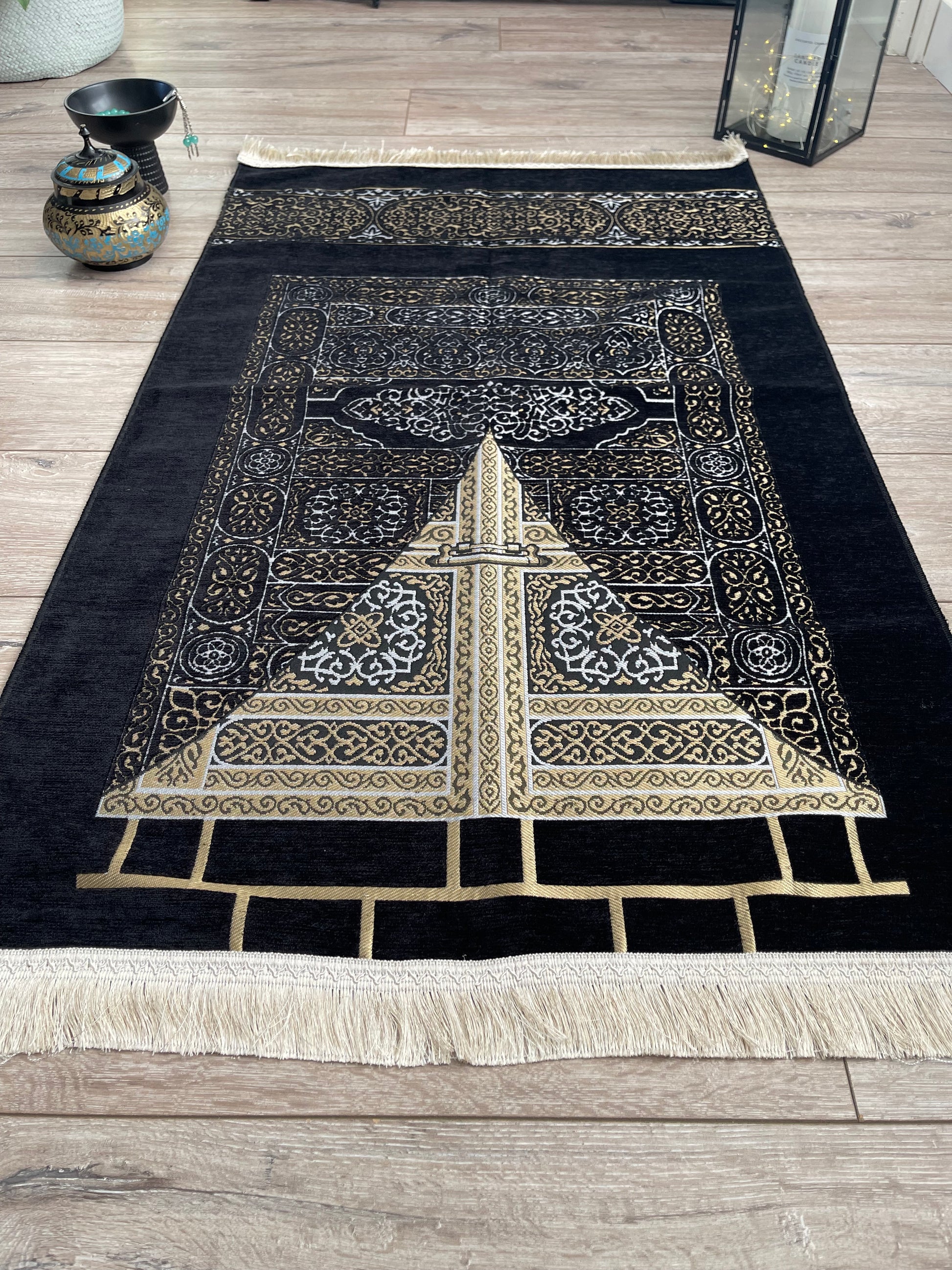 islamic black prayer matt with an image of the sacred kabbah in medina Mecca